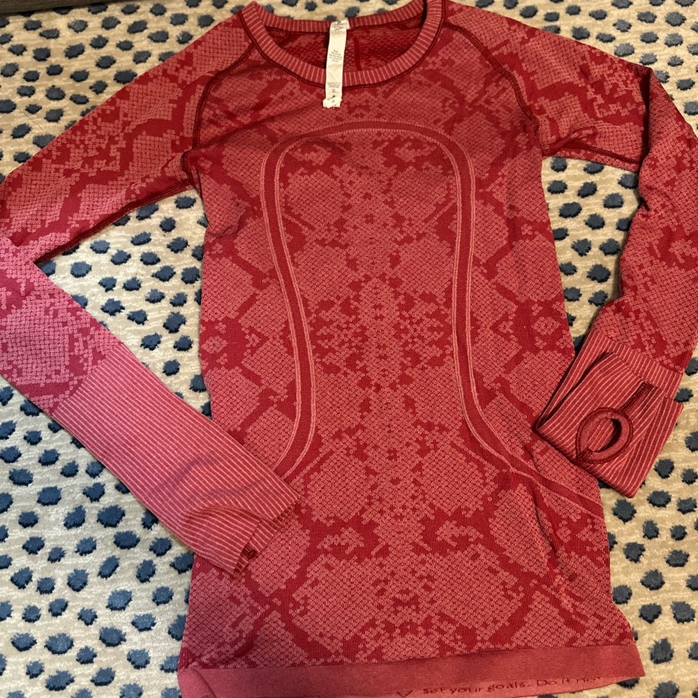 lululemon swifty red snake skin print